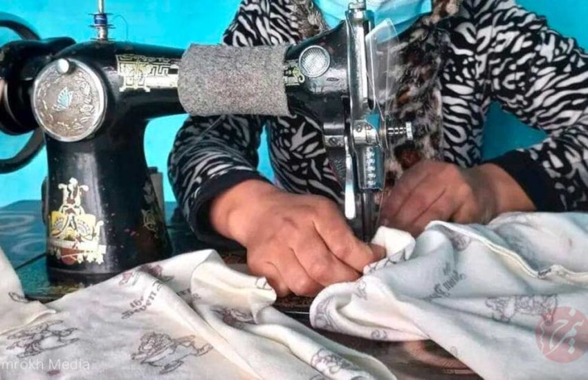 روایتی از امید در دل کرمانشاه؛ زهرا، زنی که از نخ و ایمان، زندگی بافت